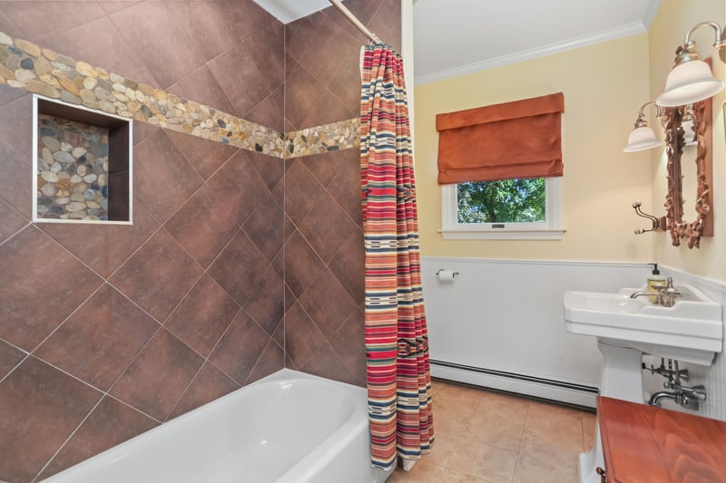 Hall bath with shower/tub.