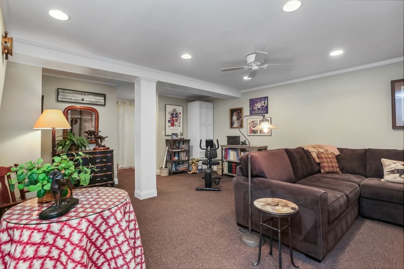 Wall to wall carpet.