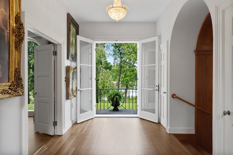 Manor Home entryway