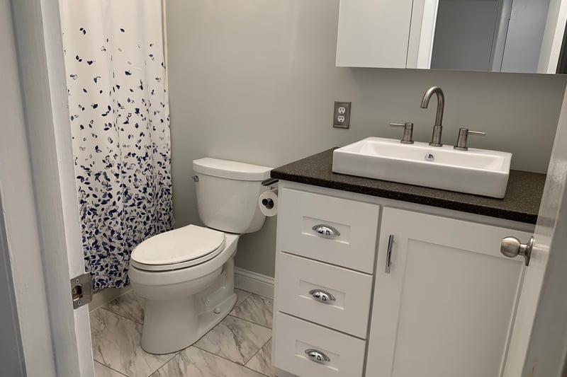 Remodeled bathroom w/ tub & shower