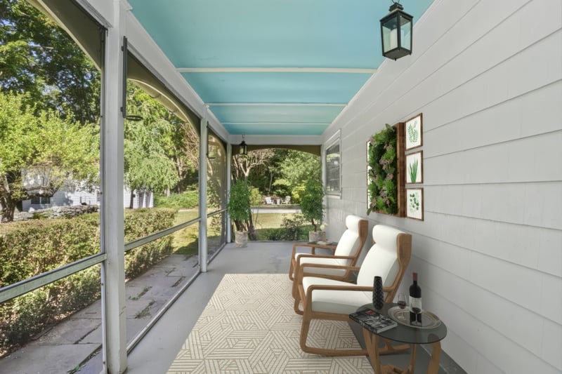 Charming 3-season porch