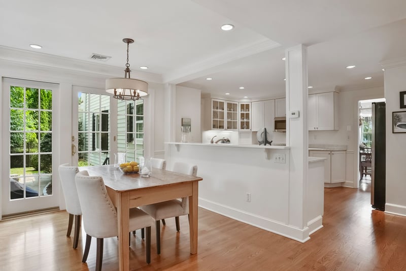 Eat-in Dining Area with access to Bluestone Terrace