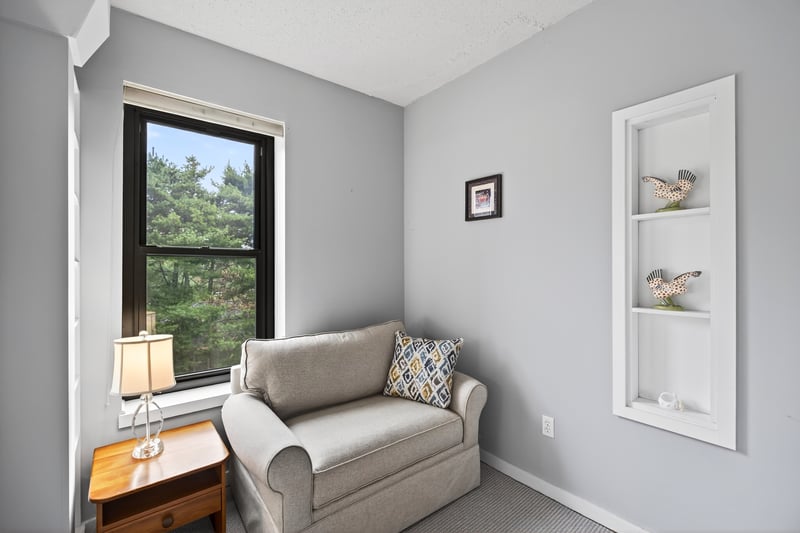 Bonus Living area, Can be used as an office or smaller bedroom with its own closet...