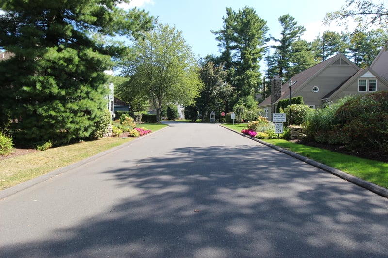 Entrance into complex