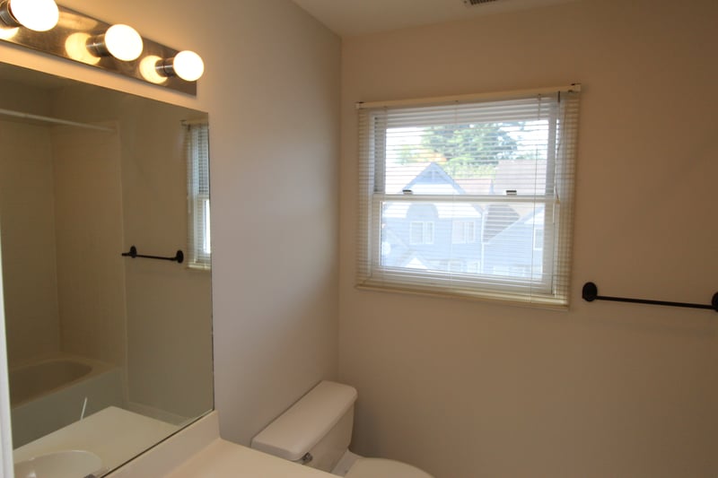 Upper Level Full Bath