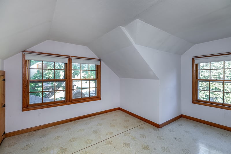 Upstairs office or small bedroom.