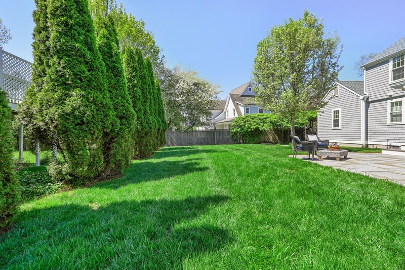 Don't you love this backyard space!
