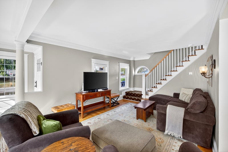 Open-concept Living room with natural light throughout the day