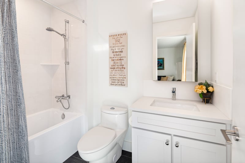 Second floor en-suite bathroom