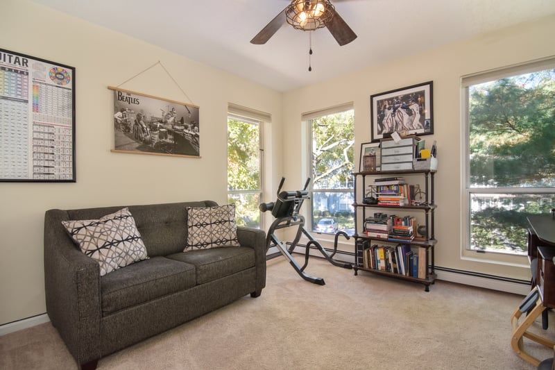 A second, multifunctional 'bonus room' provides the ideal space for work, fitness, or accommodating guests.