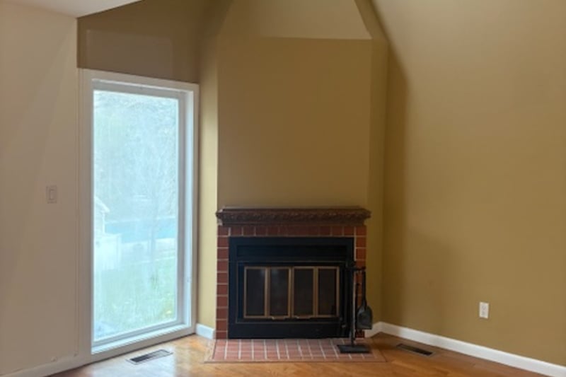 Living room w/fireplace and vaulted ceilings