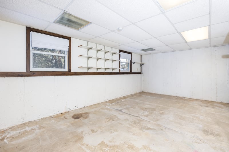 LOWERM LEVEL BONUS ROOM