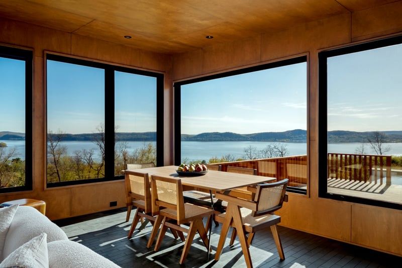 Guest / Pool House Dining Area