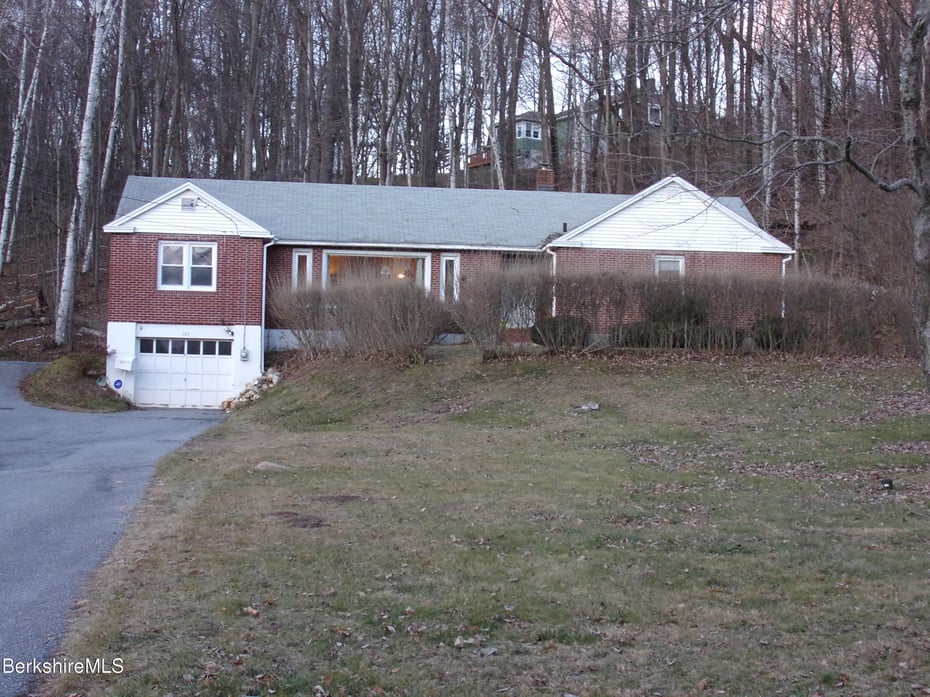 105 Bradley St Photo 1
