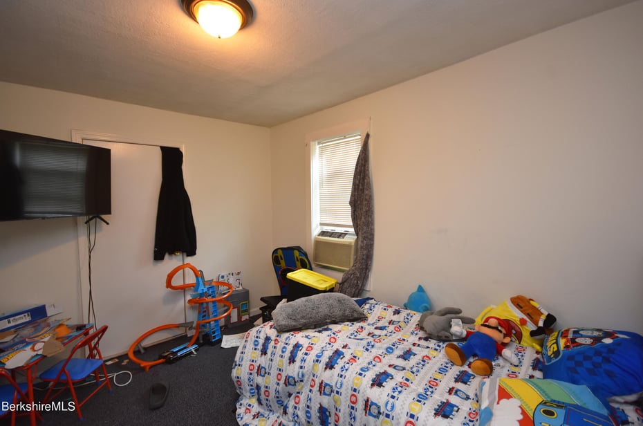 14 East Hoosac St Photo 24