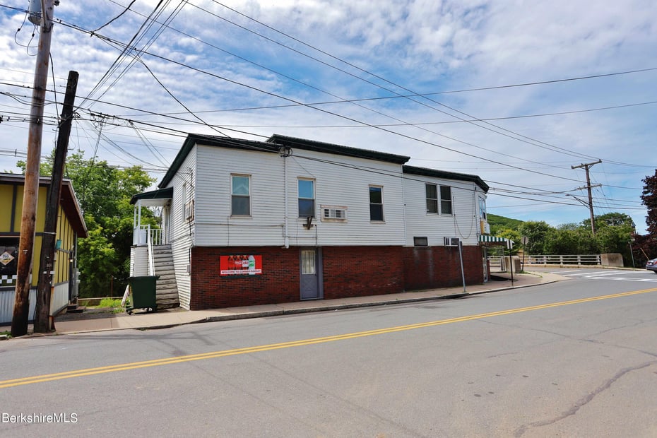 108-110 River St Photo 4