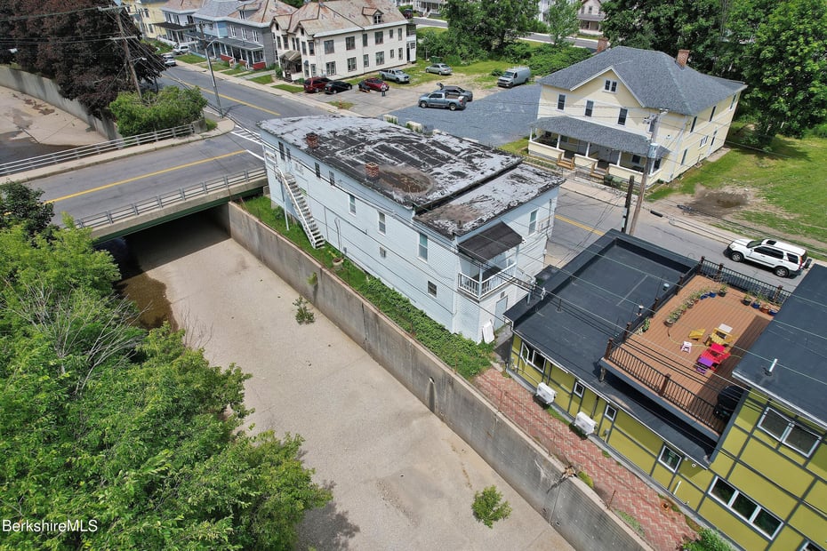 108-110 River St Photo 12
