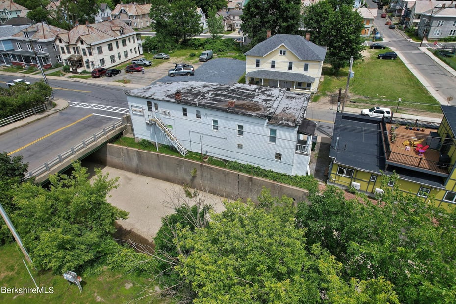 108-110 River St Photo 13