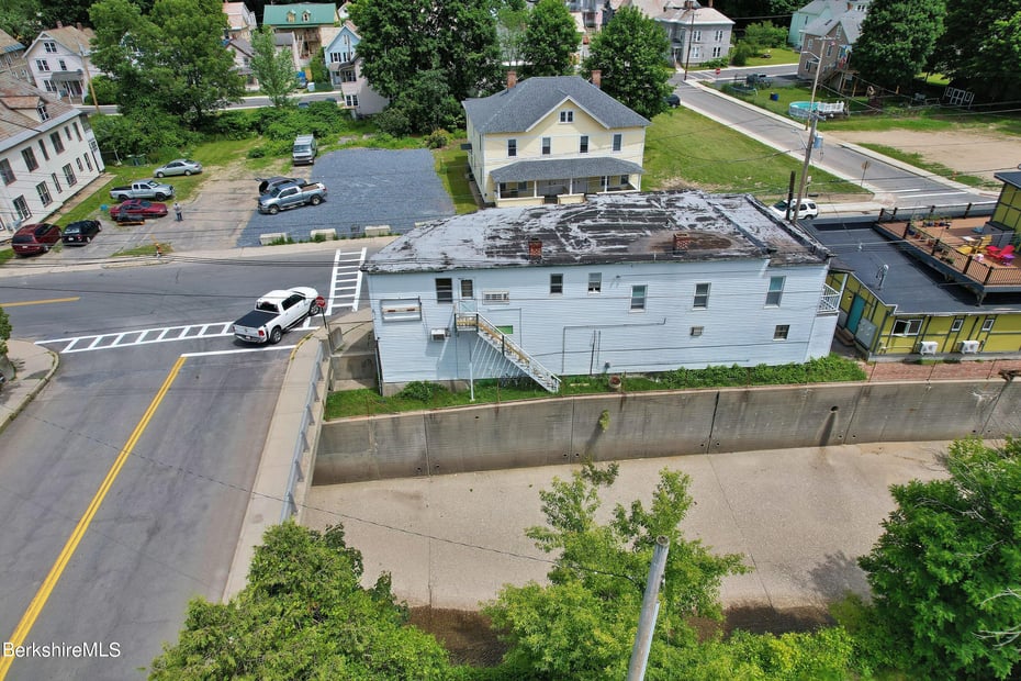 108-110 River St Photo 14