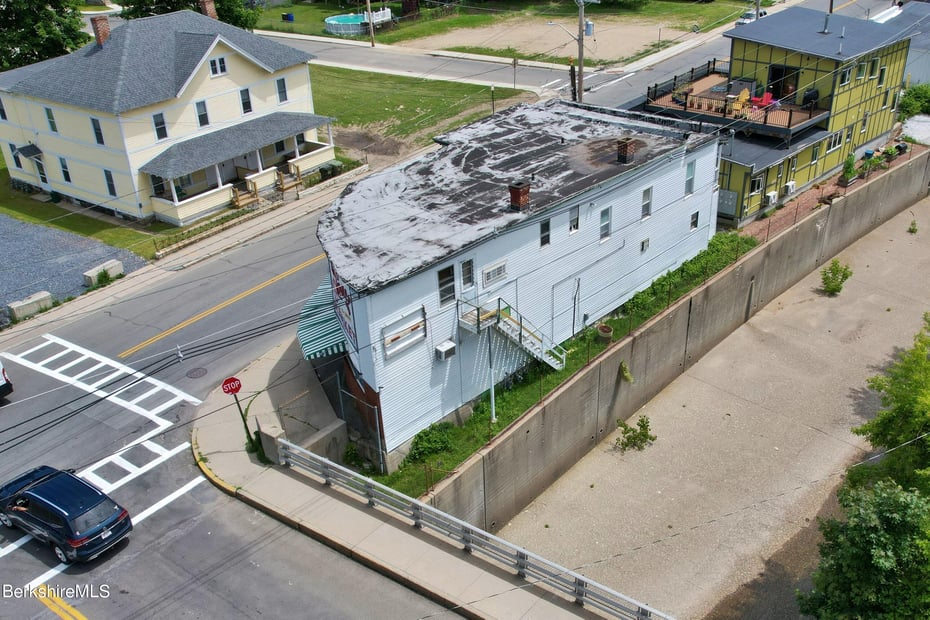 108-110 River St Photo 15