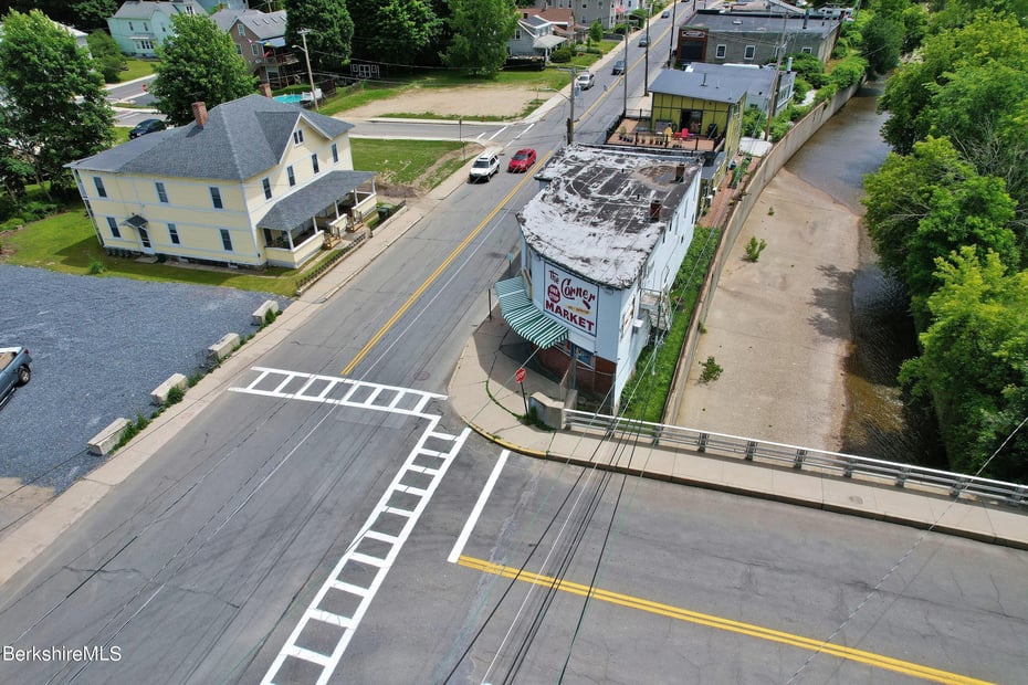 108-110 River St Photo 16