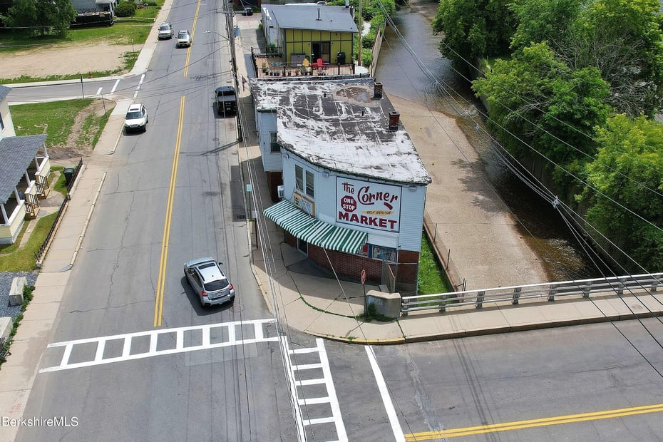 108-110 River St Photo 17