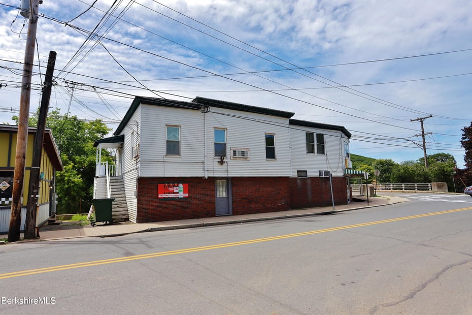 108-110 River St Photo 24