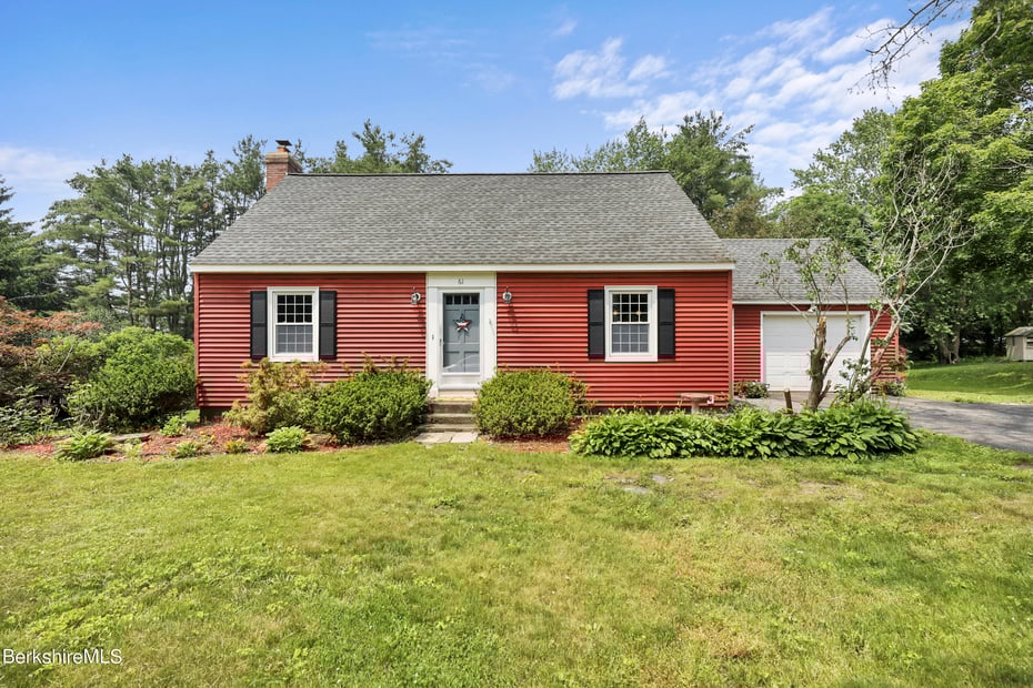 61 Patricia Ave Photo 2