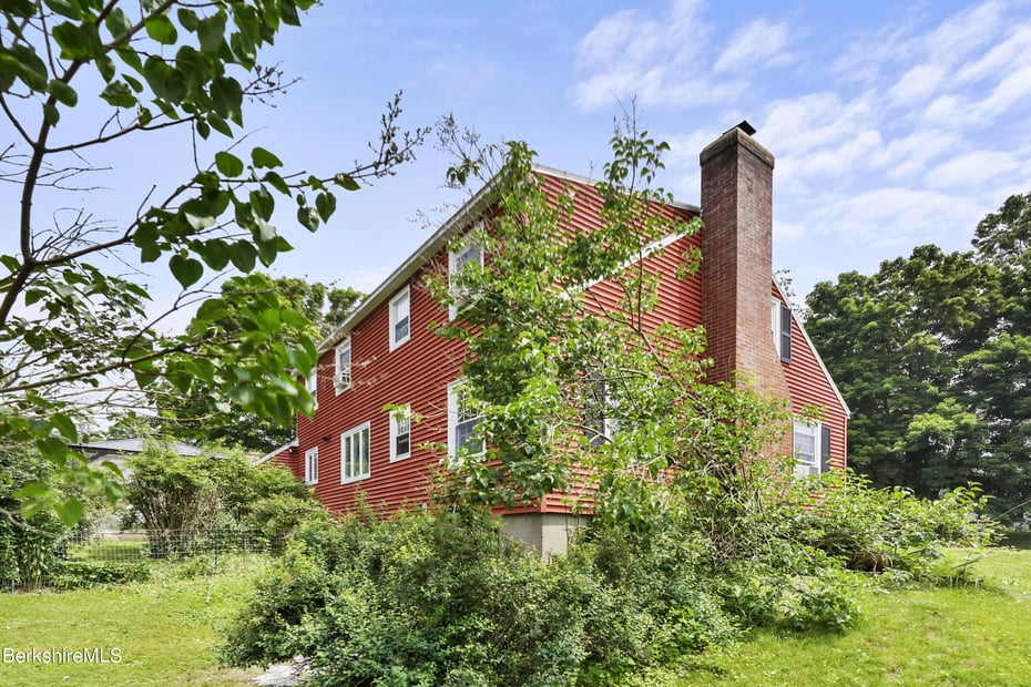 61 Patricia Ave Photo 5