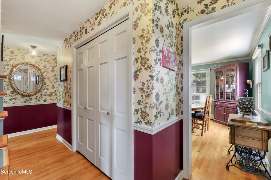 61 Patricia Ave Photo 10