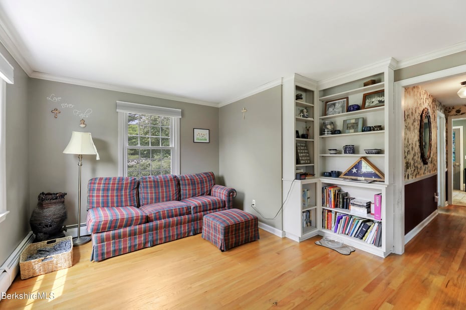61 Patricia Ave Photo 14