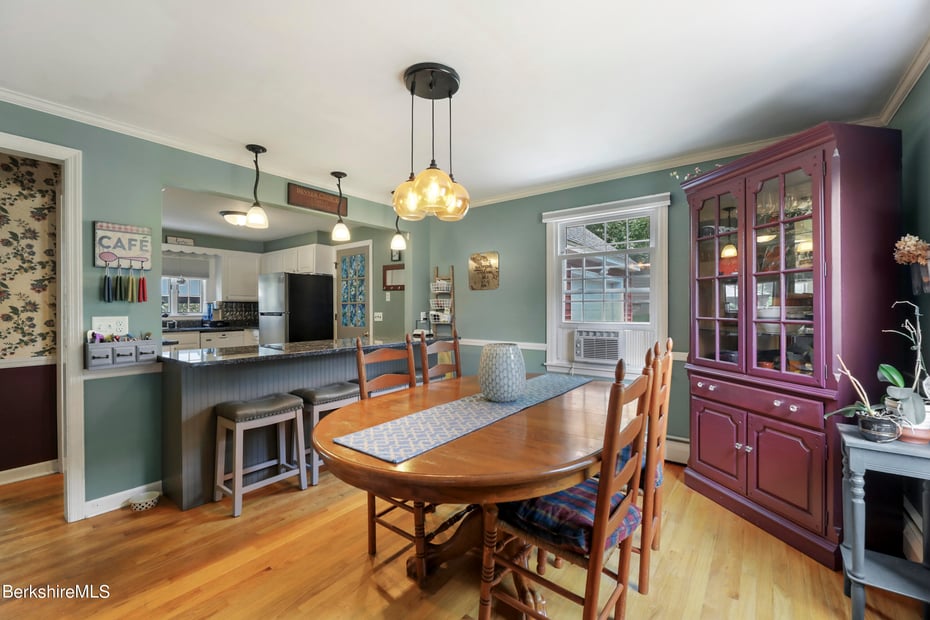 61 Patricia Ave Photo 15
