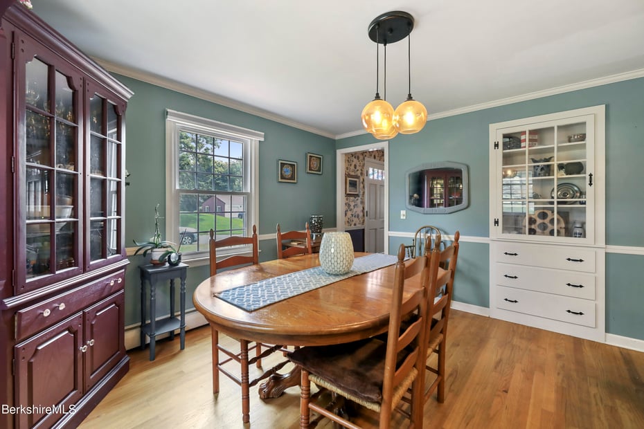 61 Patricia Ave Photo 16