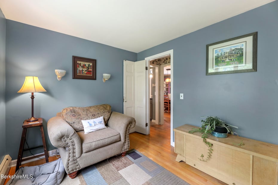 61 Patricia Ave Photo 22