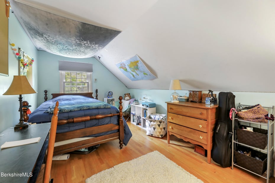61 Patricia Ave Photo 26