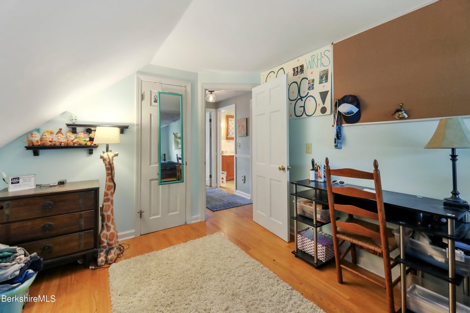 61 Patricia Ave Photo 27
