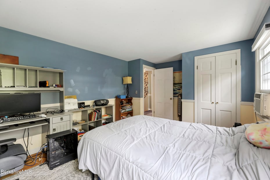 61 Patricia Ave Photo 29