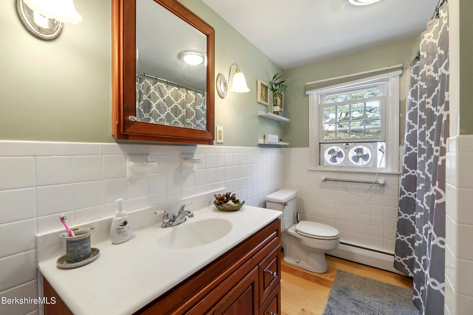 61 Patricia Ave Photo 30