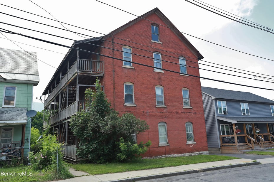 16-18 North Summer St Photo 3