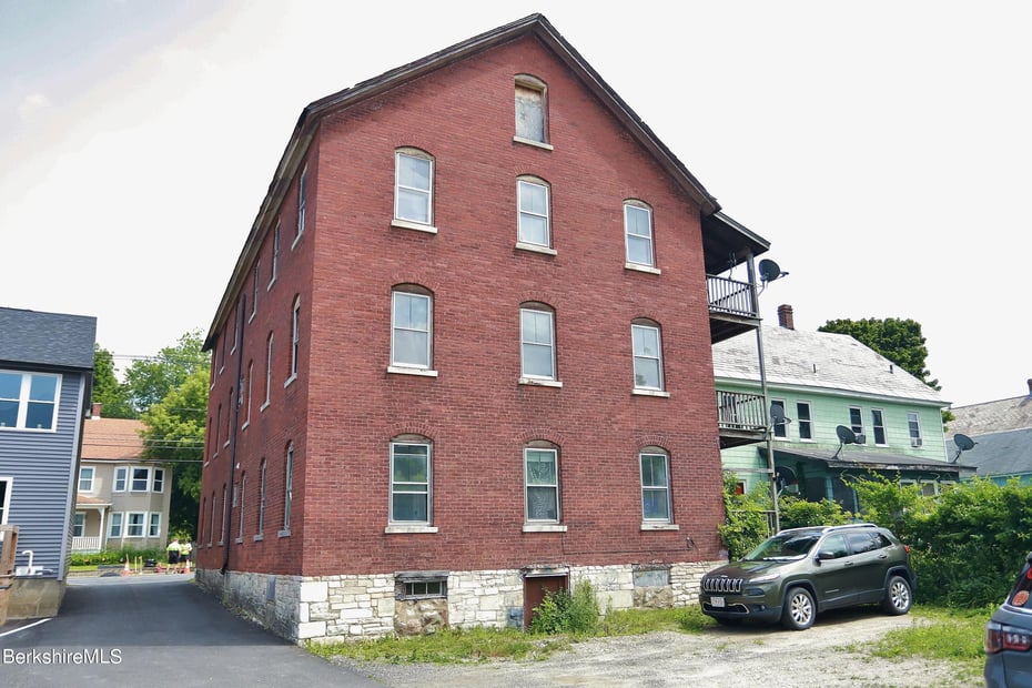 16-18 North Summer St Photo 11