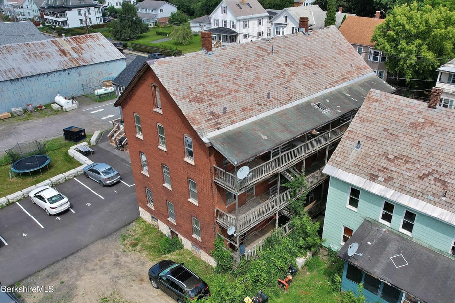 16-18 North Summer St Photo 14