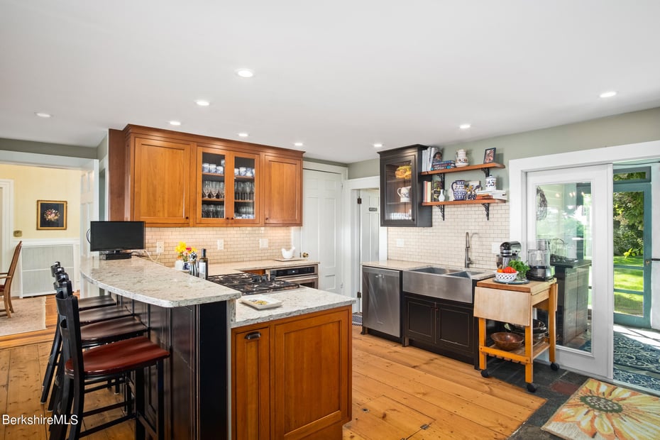 1391 Massachusetts Ave Photo 4