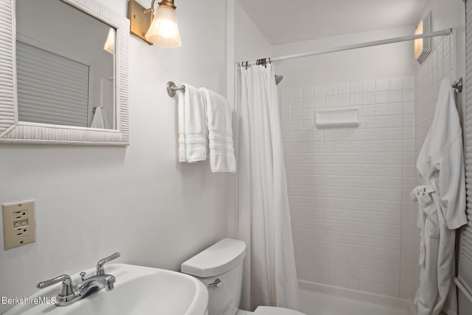 1391 Massachusetts Ave Photo 14