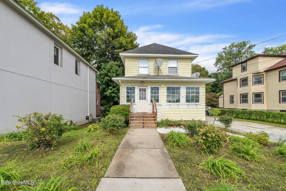 115 Bridge St Photo 1