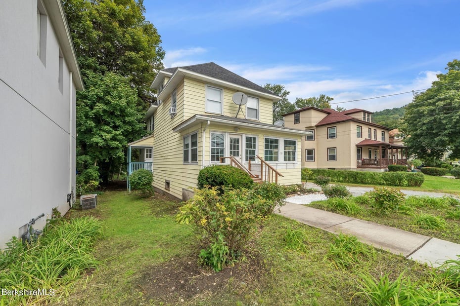 115 Bridge St Photo 2