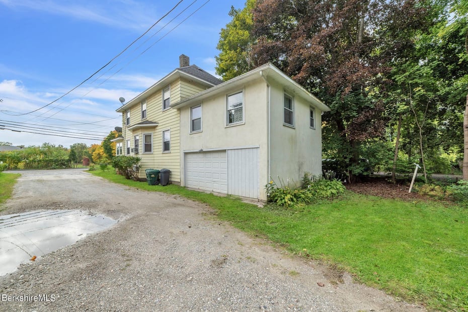 115 Bridge St Photo 4