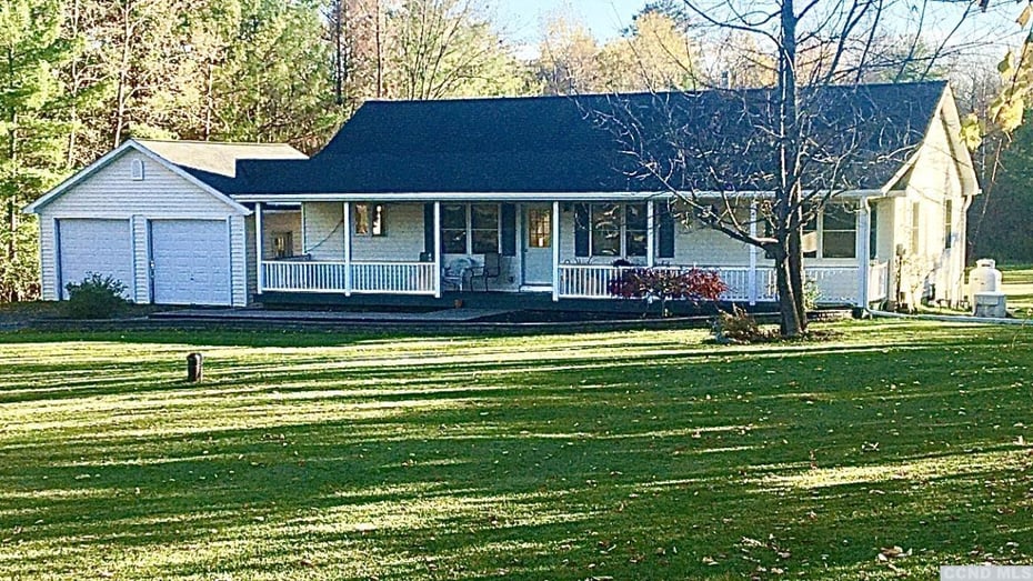 101 Meadowbrook Photo 1