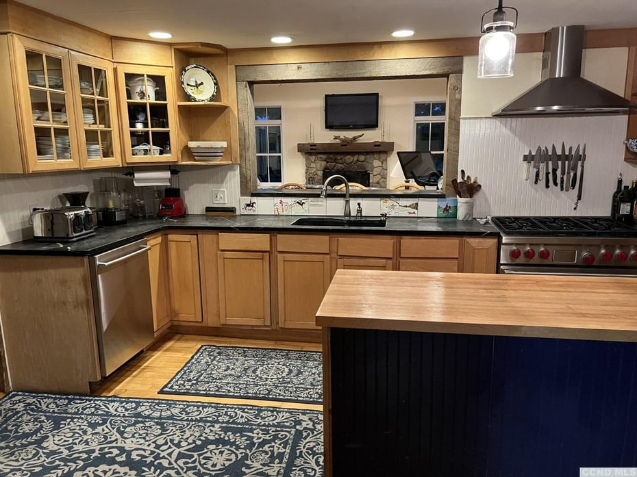 253 253 Carpenter Road Photo 10