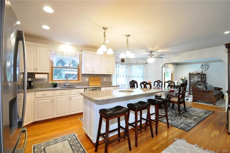 168 Watertown Road Photo 4