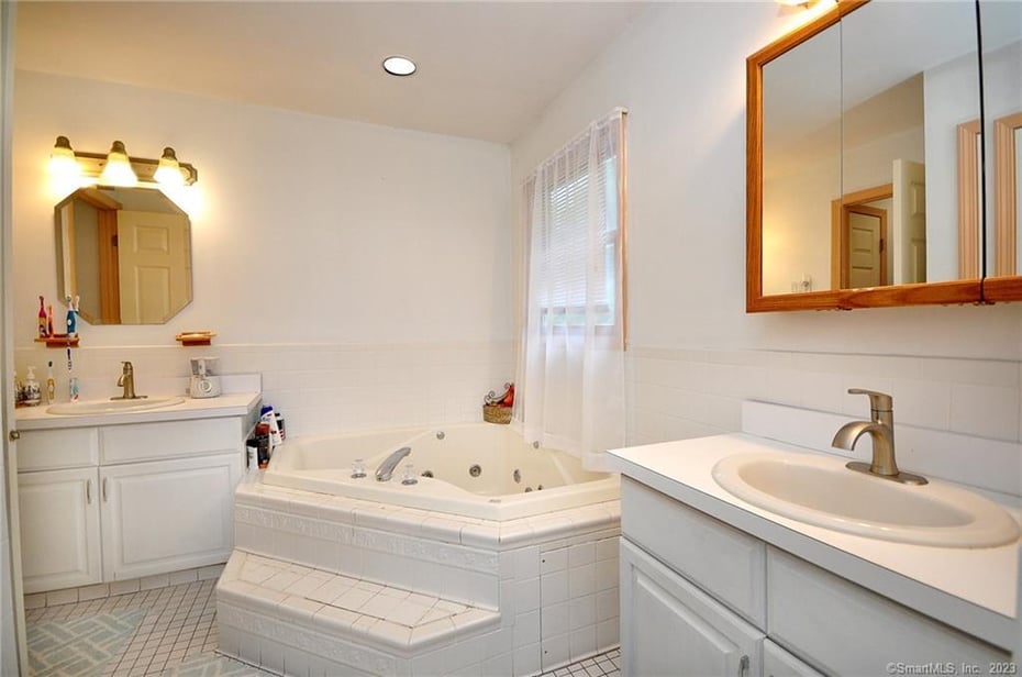 168 Watertown Road Photo 9